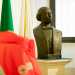 ...e il busto di Ferdinando Palasciano, ottocentesco chirurgo considerato uno dei precursori della Croce Rossa